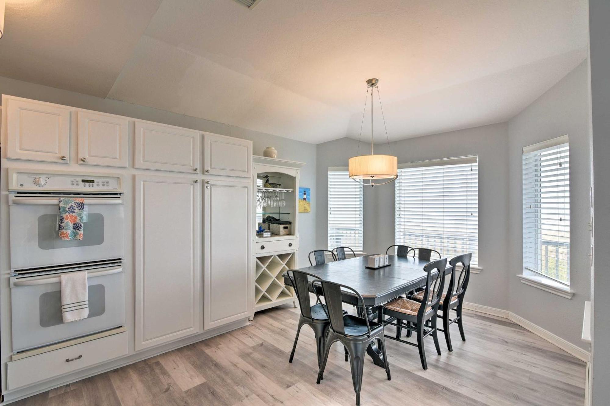 Oceanfront Galveston Home - Walk To Beach! Luaran gambar