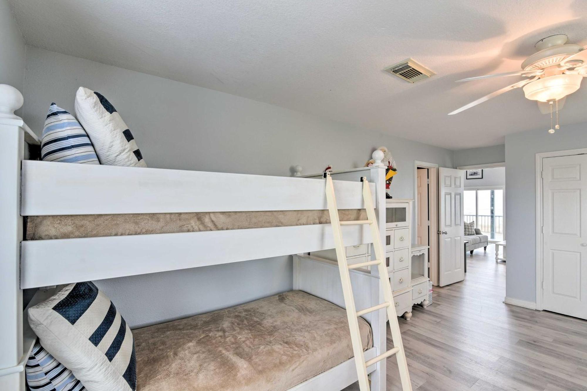 Oceanfront Galveston Home - Walk To Beach! Luaran gambar