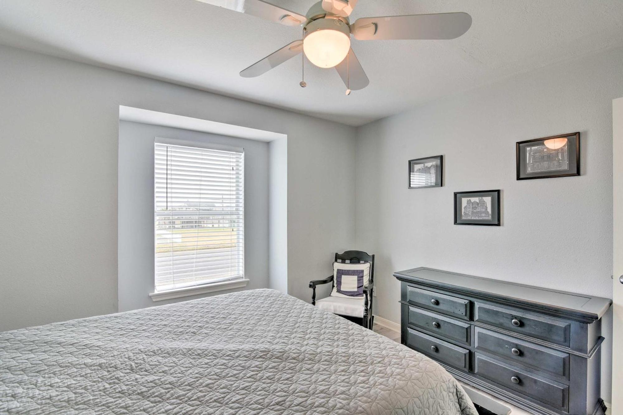 Oceanfront Galveston Home - Walk To Beach! Luaran gambar