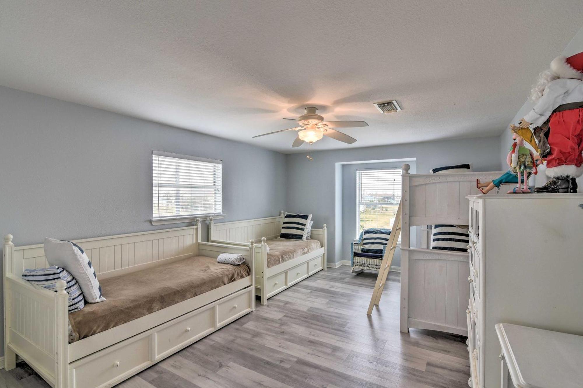 Oceanfront Galveston Home - Walk To Beach! Luaran gambar