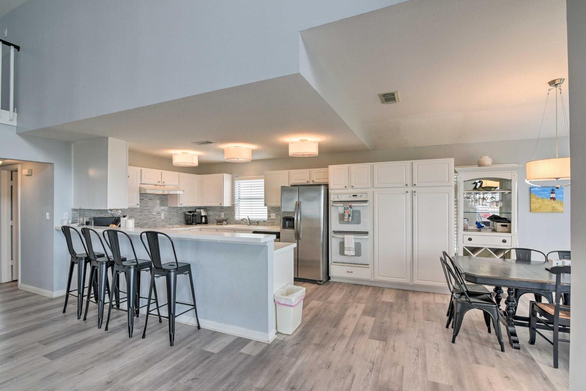 Oceanfront Galveston Home - Walk To Beach! Luaran gambar