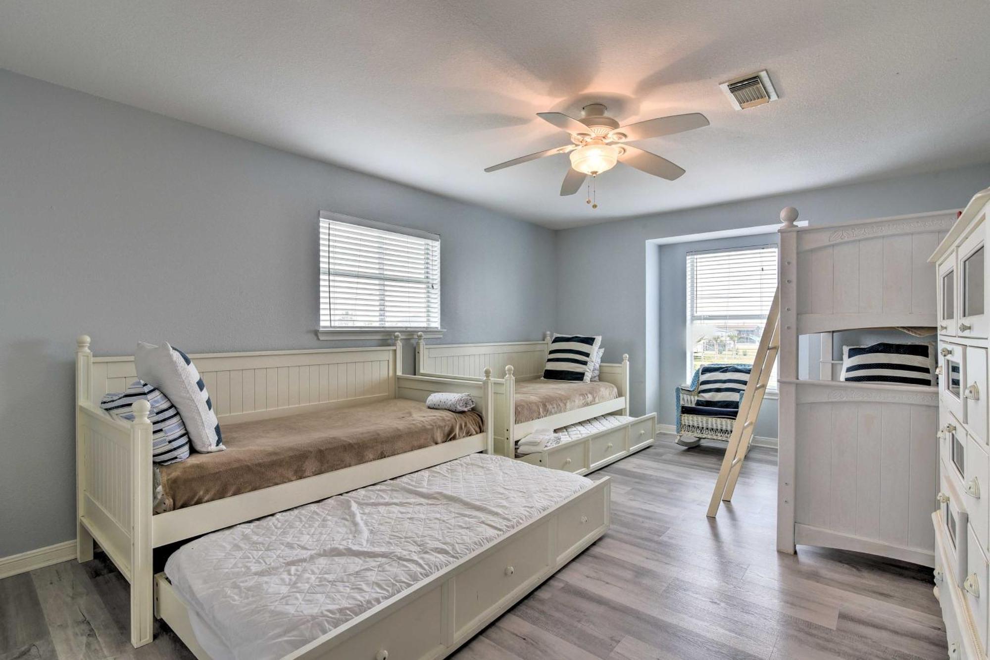 Oceanfront Galveston Home - Walk To Beach! Luaran gambar
