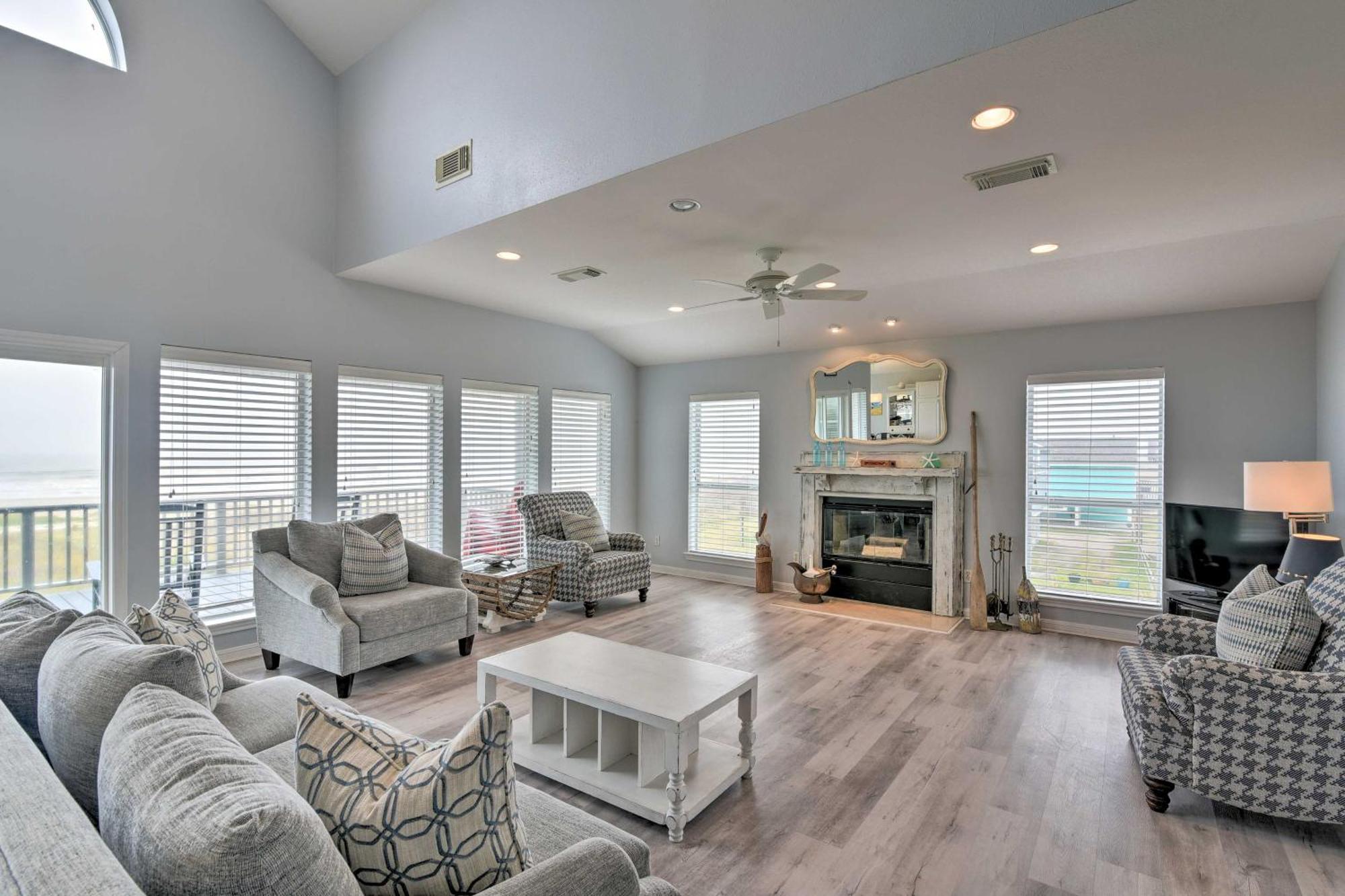 Oceanfront Galveston Home - Walk To Beach! Luaran gambar