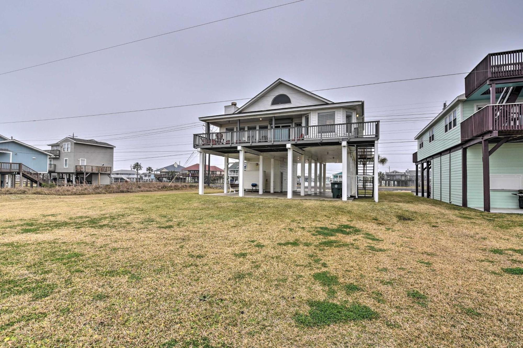 Oceanfront Galveston Home - Walk To Beach! Luaran gambar