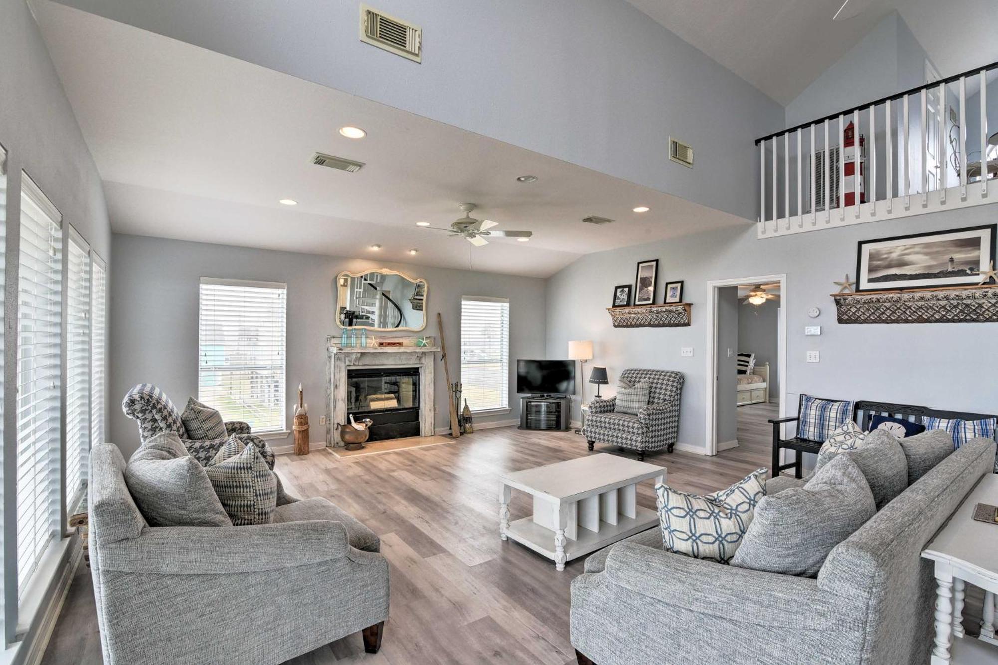 Oceanfront Galveston Home - Walk To Beach! Luaran gambar
